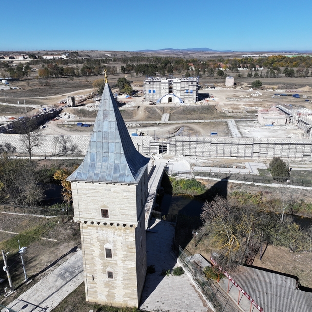 Edirne Sarayı'nın ikinci avlusunu çevreleyen surların restorasyon çalışmala...