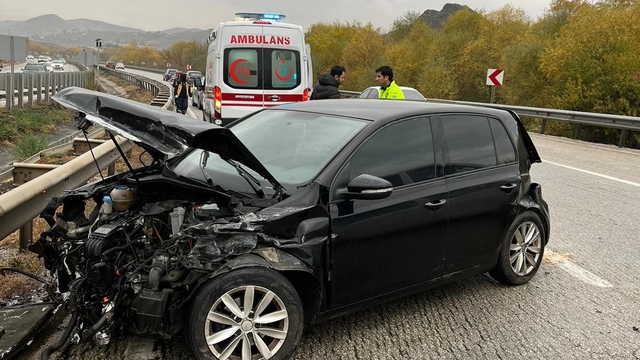 Kırıkkale'de meydana gelen iki ayrı trafik kazasında 7 kişi yaralandı