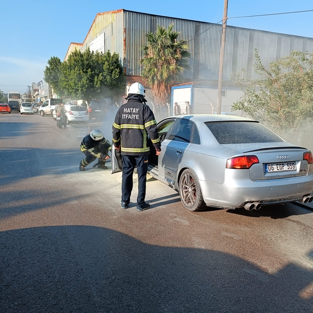 Hatay'da otomobilde çıkan yangın söndürüldü