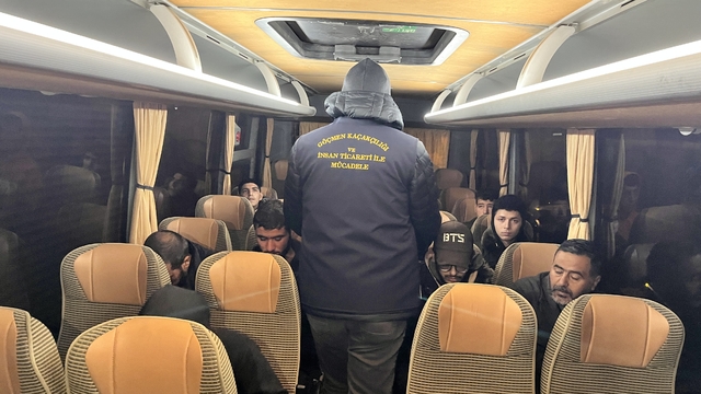 Edirne'de düzensiz göçmenlere yönelik "şok uygulama" yapıldı
