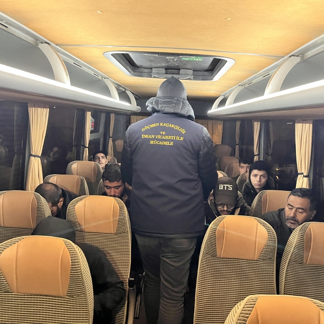 Edirne'de düzensiz göçmenlere yönelik "şok uygulama" yapıldı