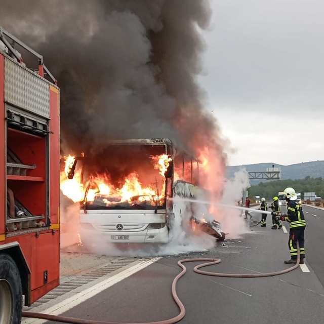 Mersin'de yolcu otobüsünde çıkan yangın söndürüldü