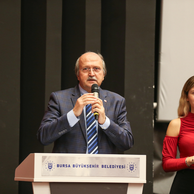 Eski Milletvekili Anbarcıoğlu'nun rol aldığı "Alpagut Dilaverleri" oyunu iz...