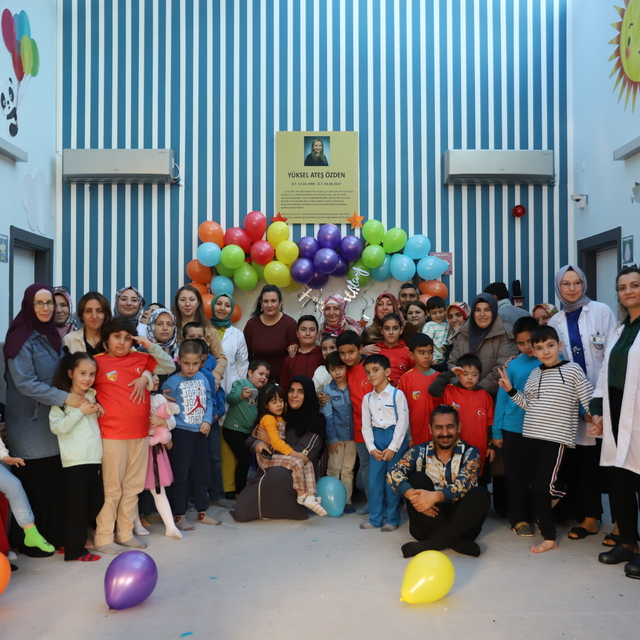 Kayseri'de Engelsiz Çocuk Evi'nde sürpriz doğum günü kutlaması