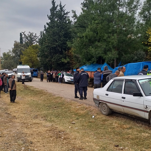 Adana'da seyir halindeki traktörde kalp krizi geçiren sürücü öldü