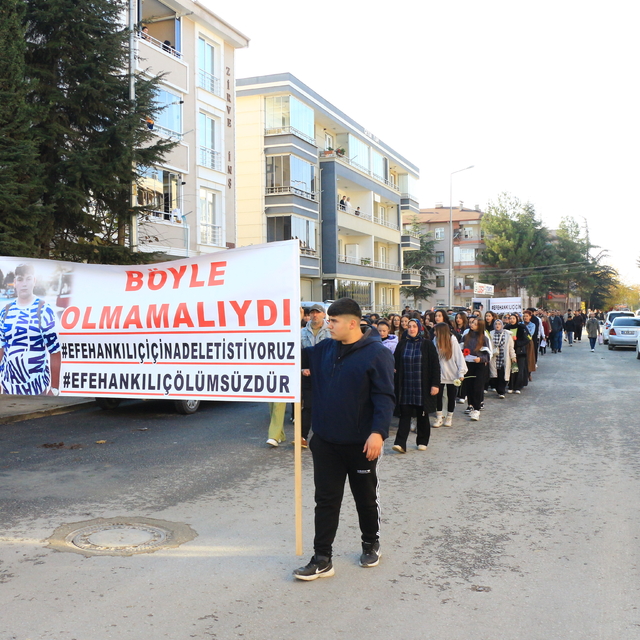 Efehan'ın ölümüne neden olan alkollü sürücüye verilen cezaya yürüyüşlü tepk...
