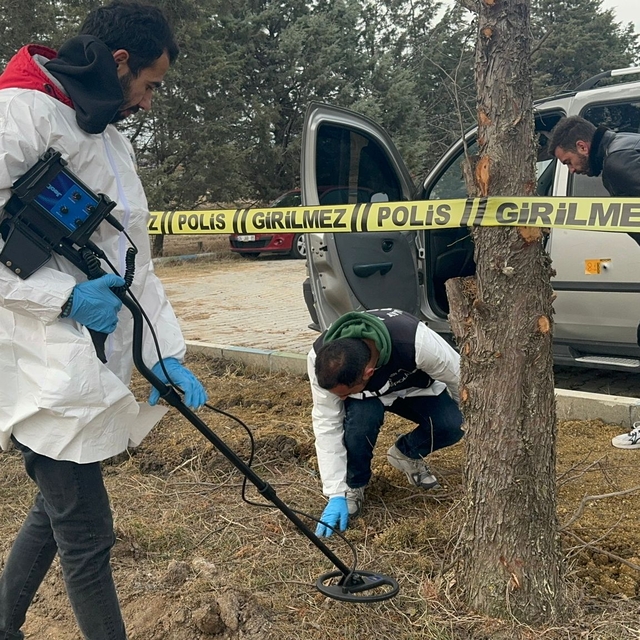 Tekirdağ'da 2 kişi mezarlıkta park halindeki araçta ölü bulundu