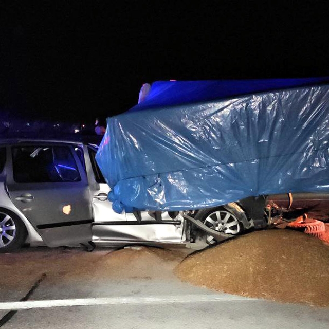 Edirne'de Bulgar plakalı otomobil traktöre çarptı; koca öldü, eşi yaralandı