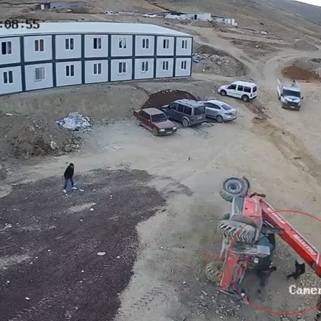 Elazığ'da Murat ile Yusuf'un iş makinesinin altında kalarak öldüğü kaza kam...