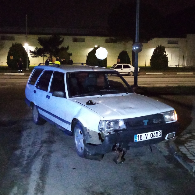 Bursa'da otomobil ile motosiklet çarpıştı: 1 yaralı