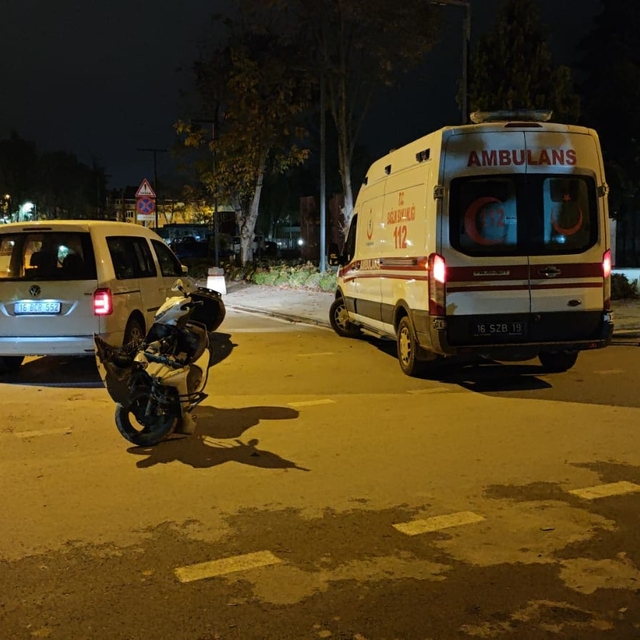 Bursa'da motosikletle hafif ticari aracın çarpışması sonucu 1 kişi yaraland...