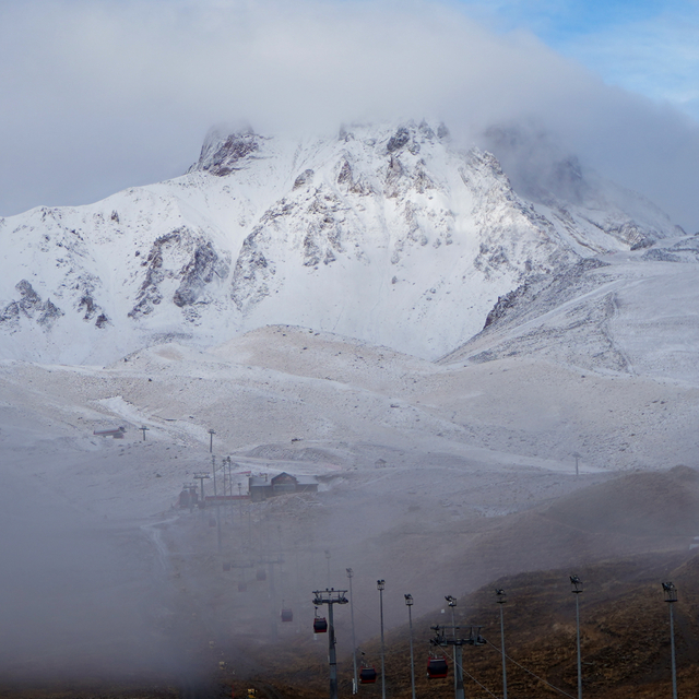 Erciyes Dağı'na kar yağdı