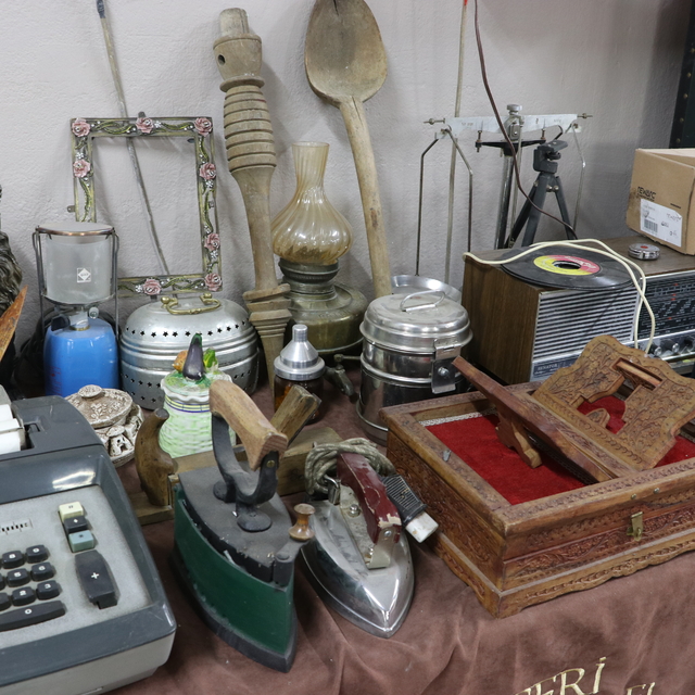 Fahiş fiyatlı ürünler antikacıların itibar kaybına neden oluyor