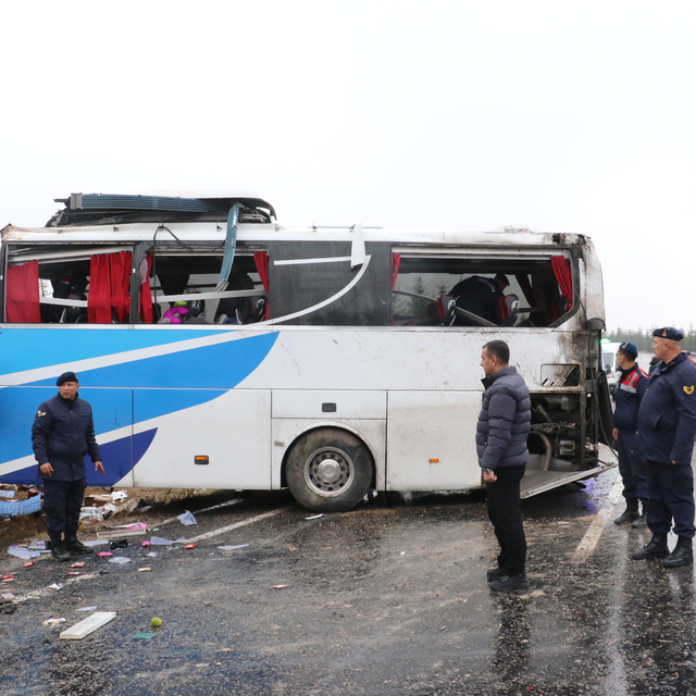 Eskişehir'de yolcu otobüsü takla attı; 1 ölü, 42 yaralı (2)- Yeniden