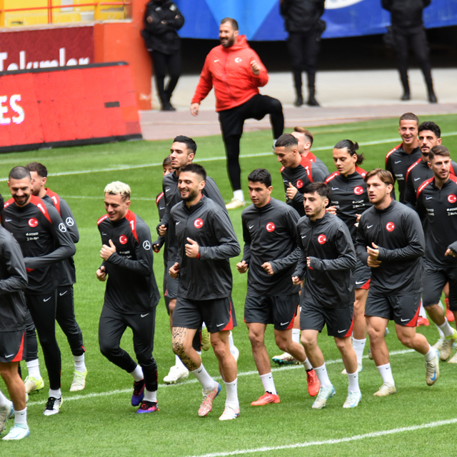 A Milli Futbol Takımı, Karadağ maçı öncesi Kayseri'de idman yaptı