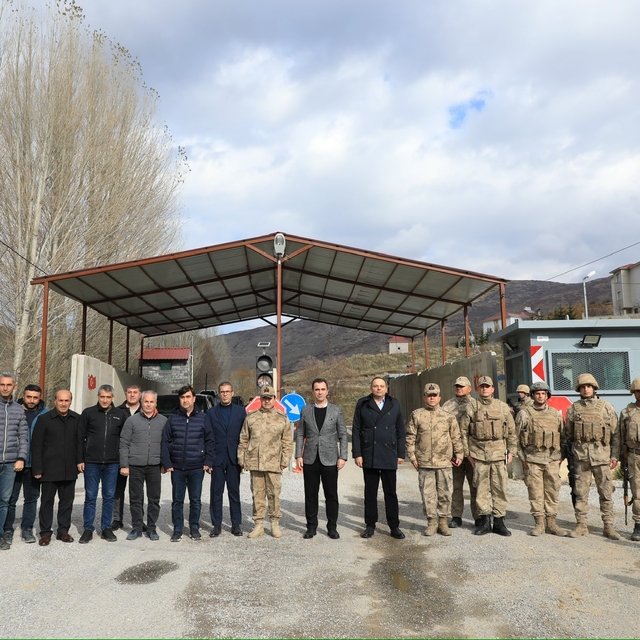 Bitlis Valisi Karakaya Mesirtepe Üs Bölgesi'ni ziyaret etti