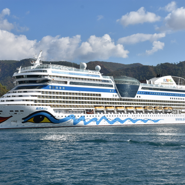 Yolcu gemisi "Aida Blu" ile Marmaris'e 2 bin 38 turist geldi