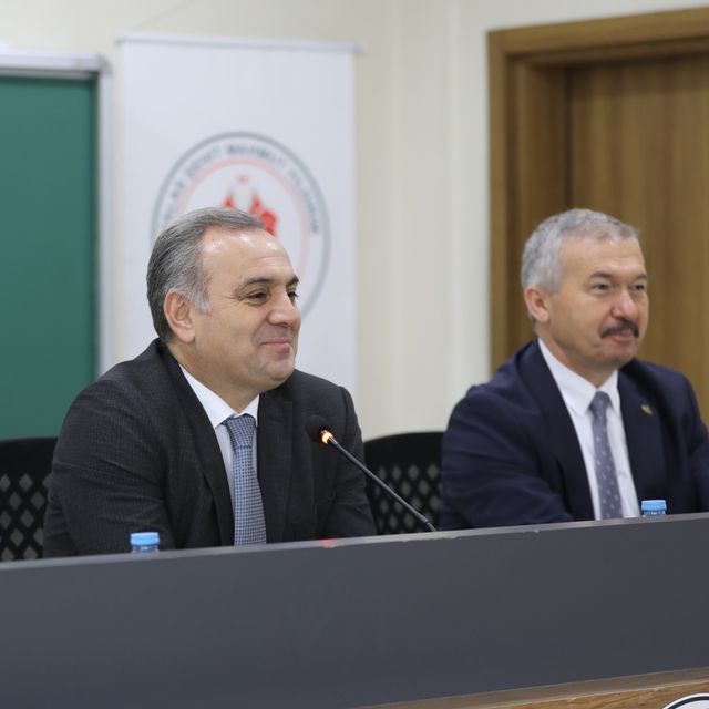 ERÜ Rektörü Altun lise öğrencileriyle buluştu