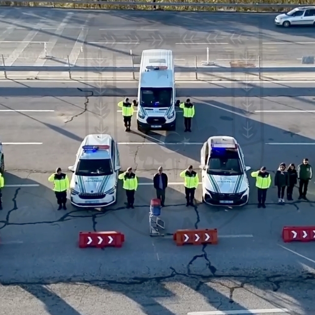 Edirne'de otoyol jandarması denetimlerini sürdürüyor