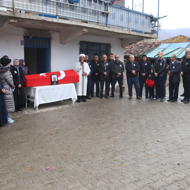 Amasya'da vefat eden Kıbrıs gazisi Dursun Okan son yolculuğuna uğurlandı