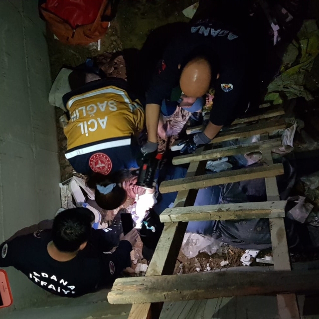 Adana'da inşaattaki kuyuya düşen kişi kurtarıldı