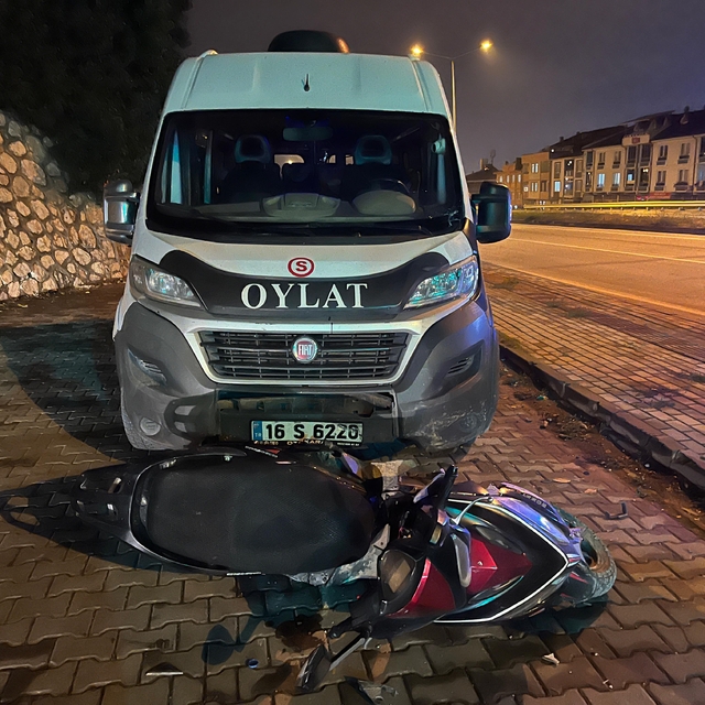 Bursa'da minibüsle çarpışan motosikletin sürücüsü yaralandı
