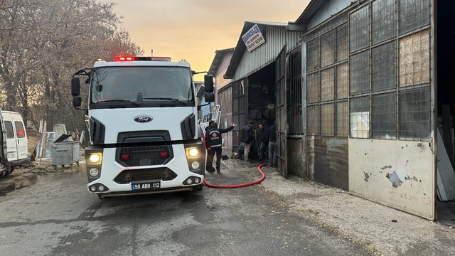 Nevşehir'de kaportacı dükkanında çıkan yangın söndürüldü