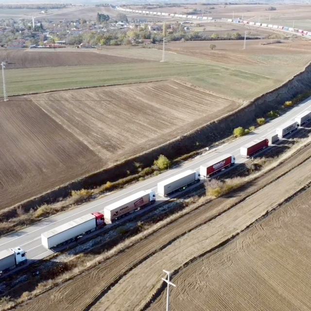 Sınır kapılarında sistem güncellendi, Hamzabeyli'de 25 kilometre TIR kuyruğ...