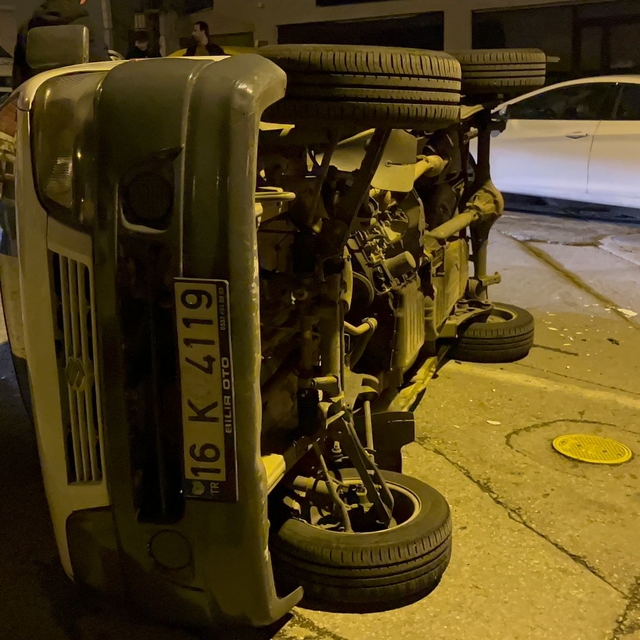 Bursa'da 3 yaşındaki çocuğun hafif yaralandığı kaza kamerada