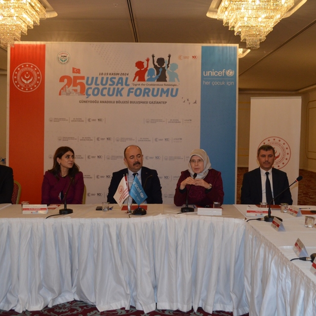 Gaziantep'te "25. Ulusal Çocuk Forumu Çeyrek Asır Çocuk Buluşmaları" yapıld...