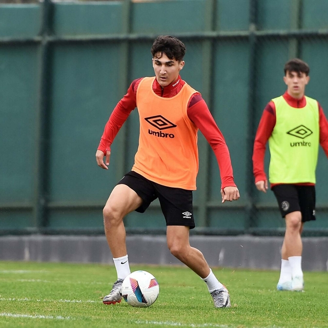 Manisa FK 3 gencini A takıma aldı