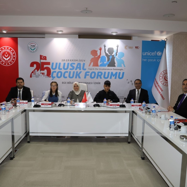 İzmir'de 25. Ulusal Çocuk Forumu Çeyrek Asır Çocuk Buluşmaları yapıldı