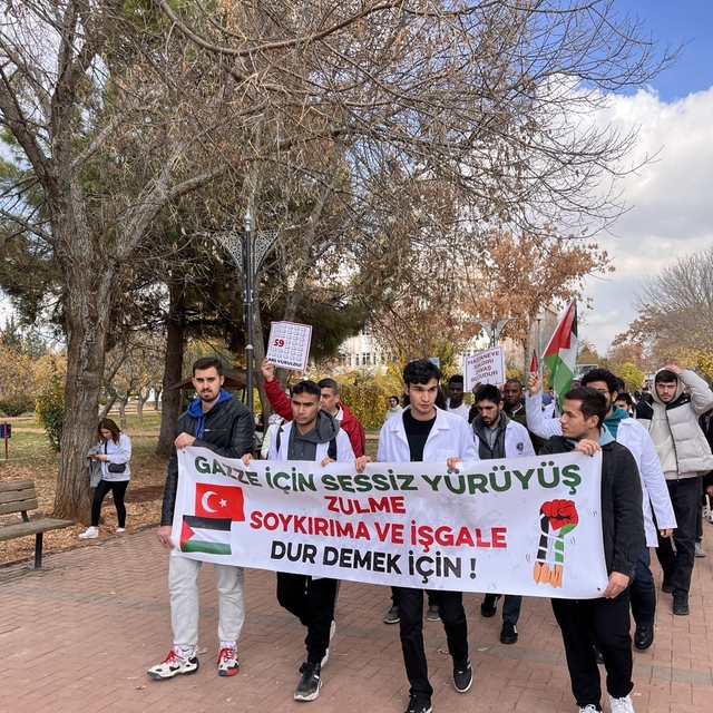Gaziantep'te üniversitelilerden sessiz yürüyüşle Filistin'e destek