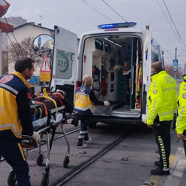 Kayseri'de minibüsün yayaya çarptığı kaza araç kamerasınca görüntülendi