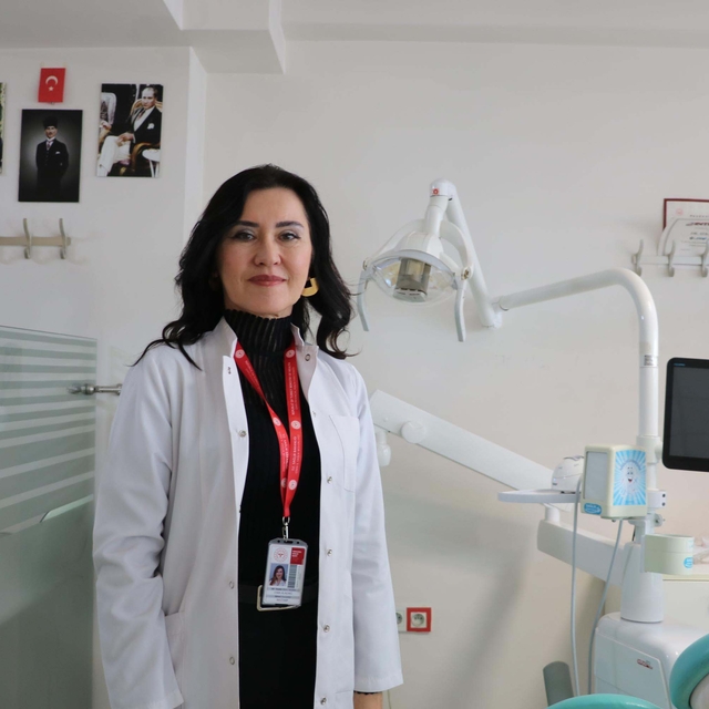 'Sosyal medya paylaşımları gereksiz diş ve çene estetiklerine talepleri art...