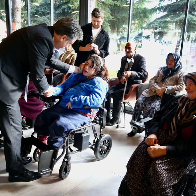 Bolu'da 25 akülü tekerlekli sandalye ihtiyaç sahiplerine verildi