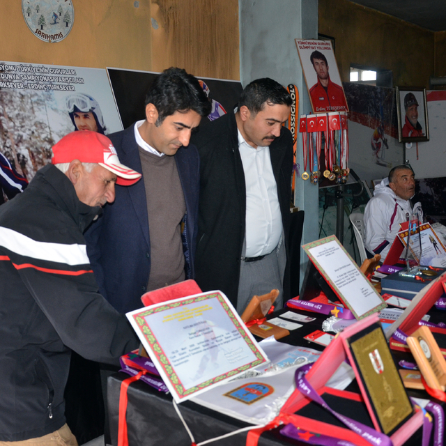 Sarıkamış Kaymakamı Aslantatar ve Belediye Başkanı Kılıç'tan kayak kulübüne...