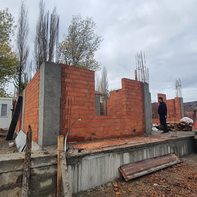 Yozgat'ta depremden hasar gören evlerin yerine yenileri yükseliyor