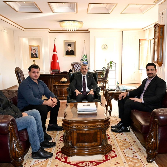 Edirne Valisi Sezer milli güreşçileri kabul etti