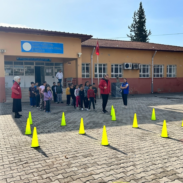 Dörtyol'da Gençlik Merkezi üyeleri öğrencilerle bir araya geldi