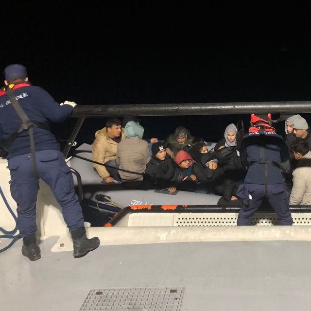 Bodrum açıklarında 16 düzensiz göçmen yakalandı