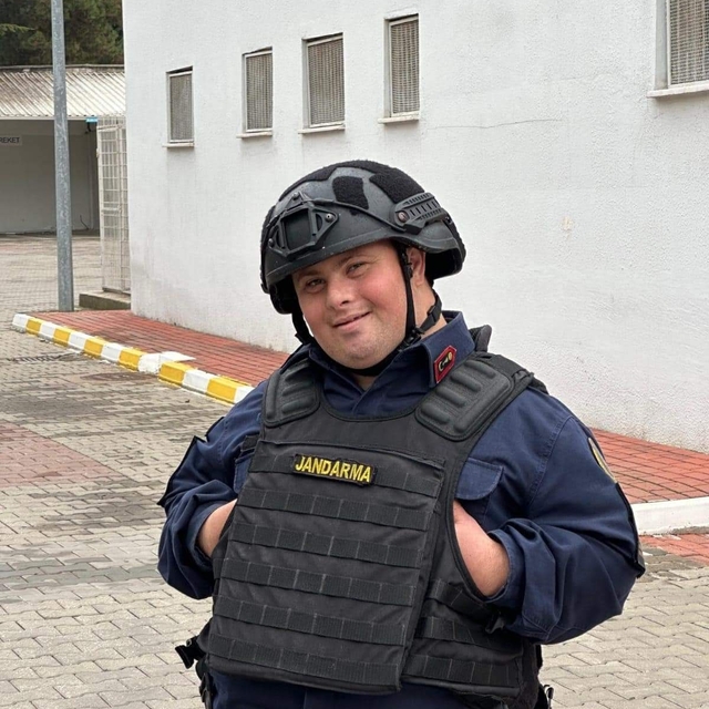 İslam Mevlüt'ün 'Uzman Çavuş'luk  hayali gerçek oldu