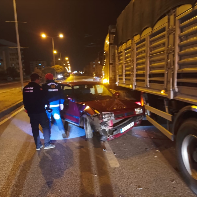 Çorum'da tırla çarpışan otomobilin sürücüsü yaralandı