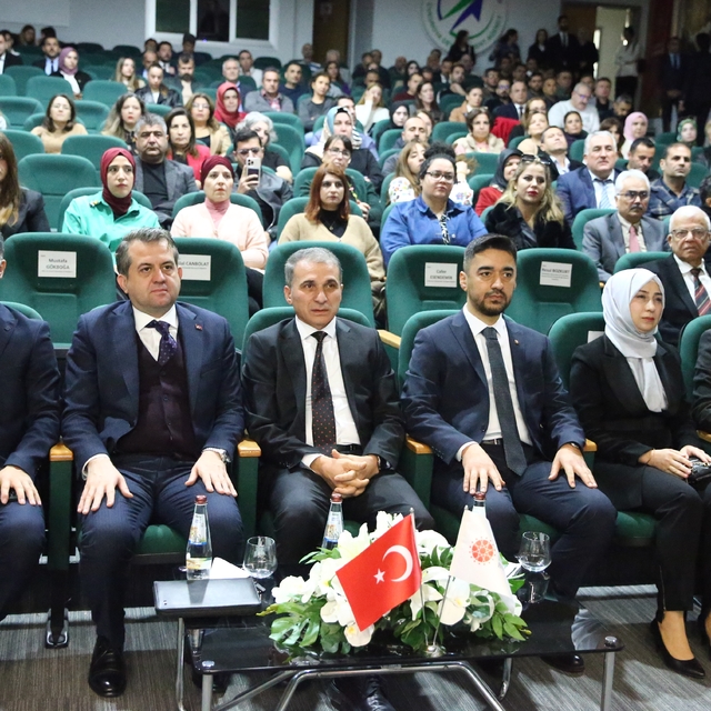 Adana'da kamu görevlileri dezenformasyonla mücadele eğitimi almaya başladı