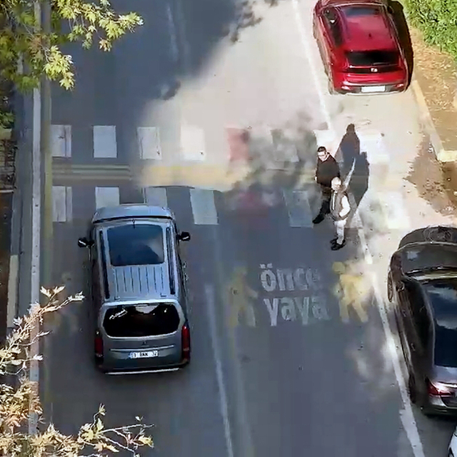 Yayaya yol vermeyince ceza kesildi, 'yürüse dururdum' dedi