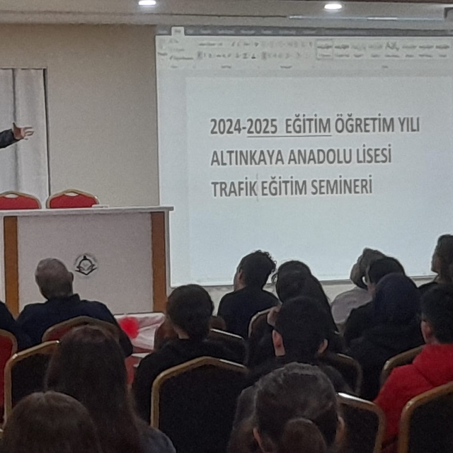 Bafra'da lise öğrencilerine trafik eğitimi verildi