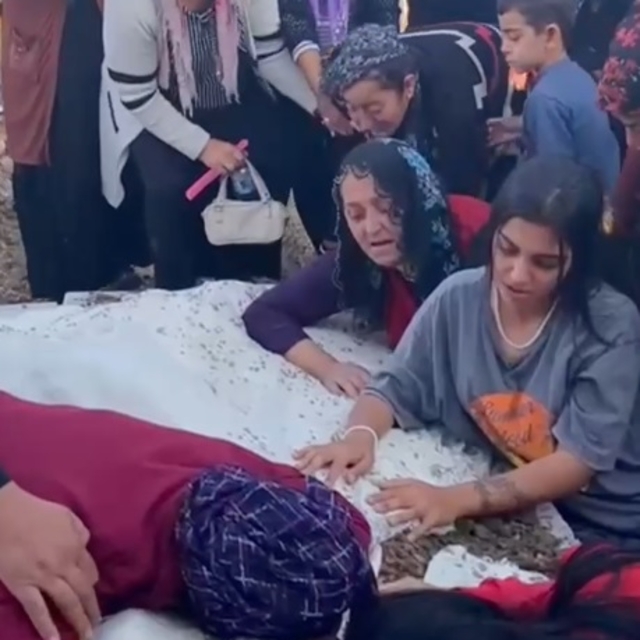 Medine, deniz bisikleti ile açıldıktan sonra iş yeri sahibine mesaj gönderm...