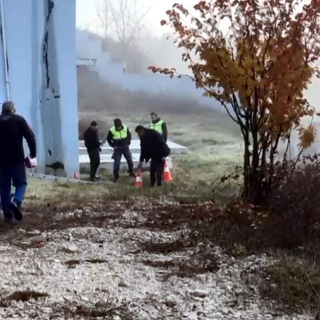 Atık su kuyusuna düşen iş güvenliği uzmanı yaralandı