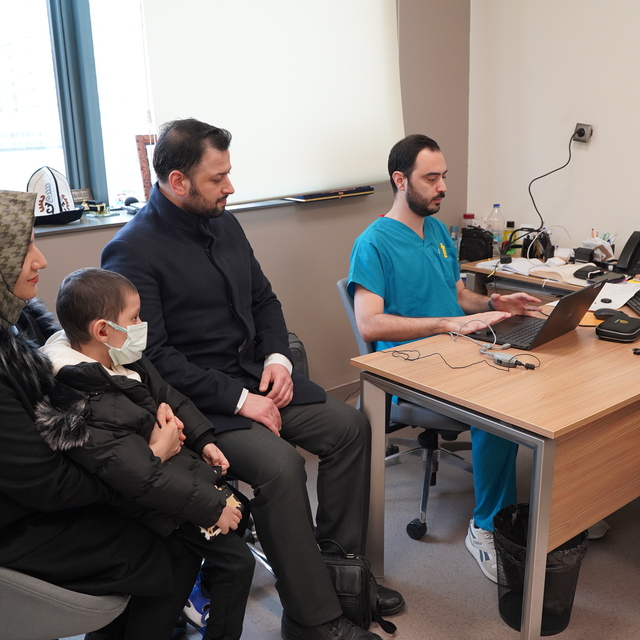 Biyonik kulakla eşler birbirini ilk kez duydu