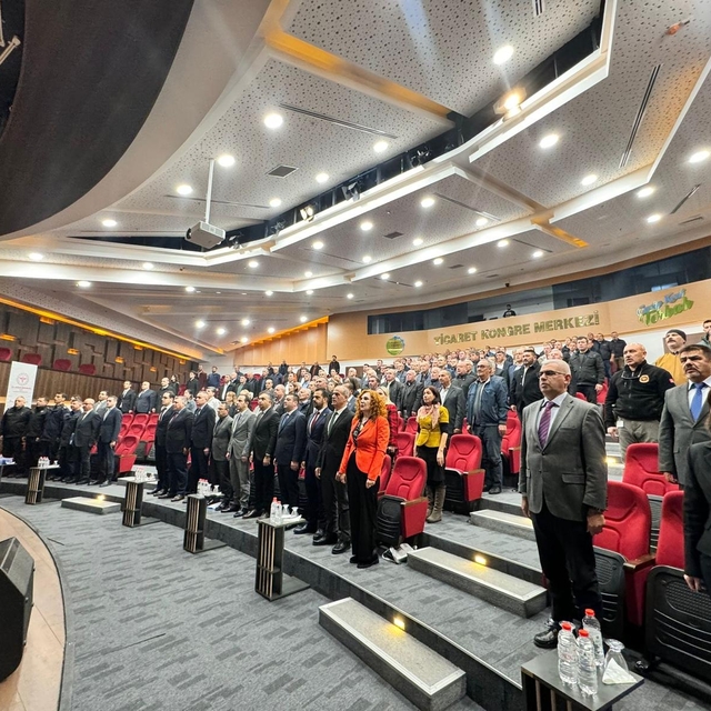 İzmir'de muhtarlara yönelik bağımlılıkla mücadele toplantısı yapıldı